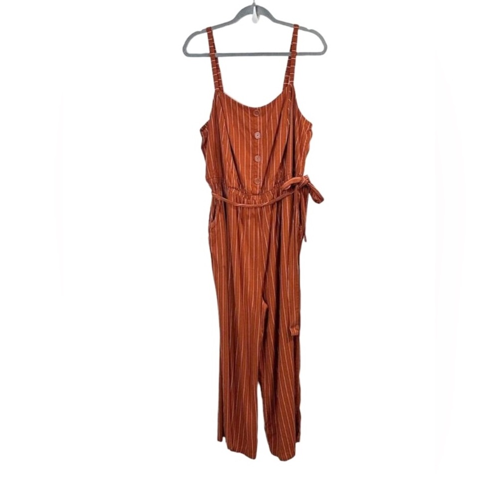 Torrid pinstripe jumpsuit Size 2 - Picture 3 of 6